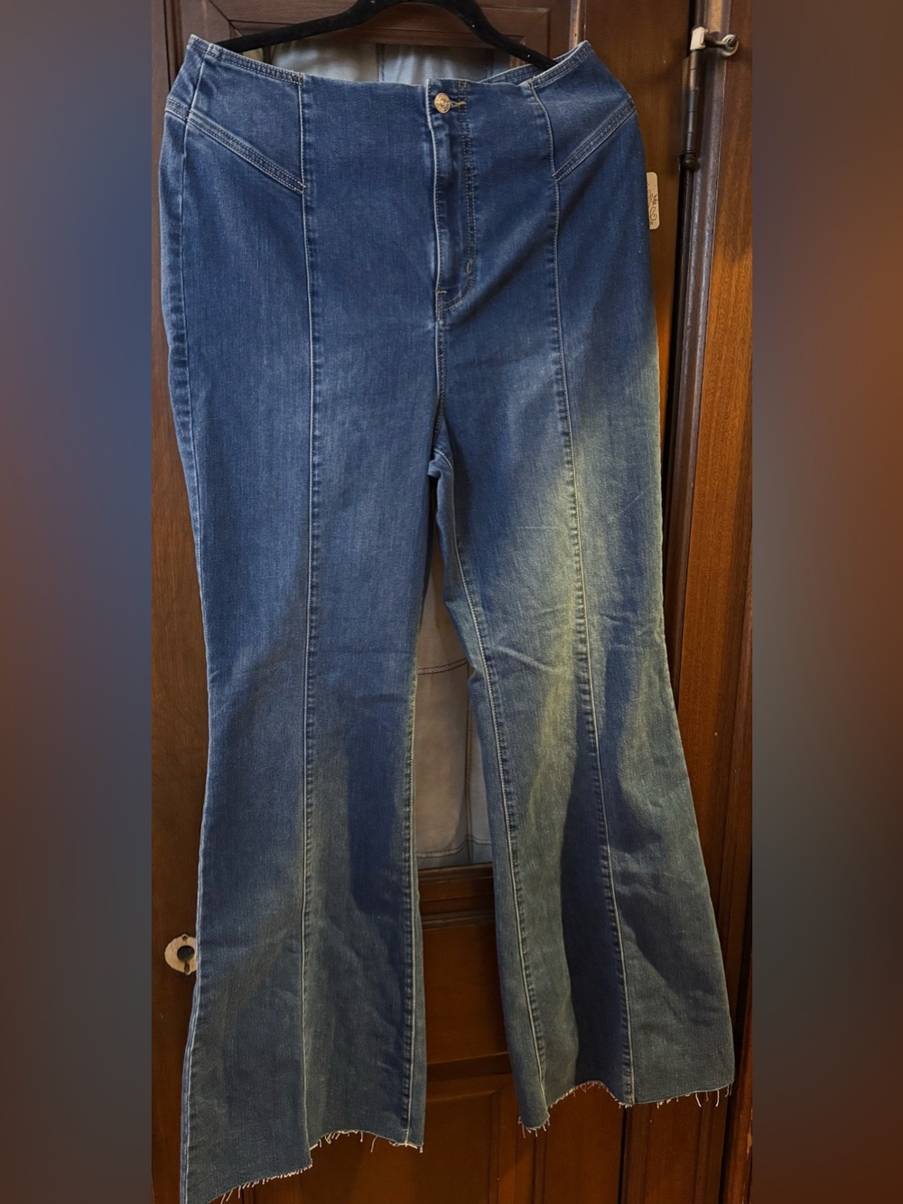 We The Free Curvy Denim Retro Flare Jean Seam Front High Rise Raw Hem Stretch 32